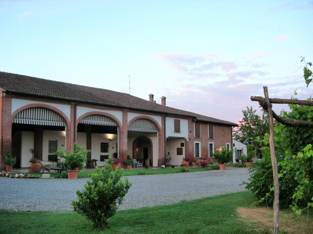 Agriturismo Campass Castelvetro Piacentino ภายนอก รูปภาพ